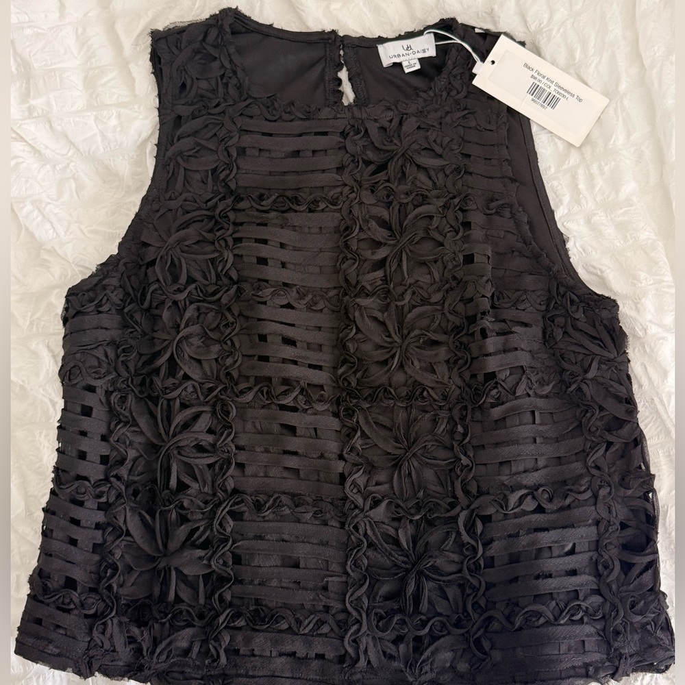 Black Floral Intricate Delicate Sleeveless Top URBAN DAIZY Size Large